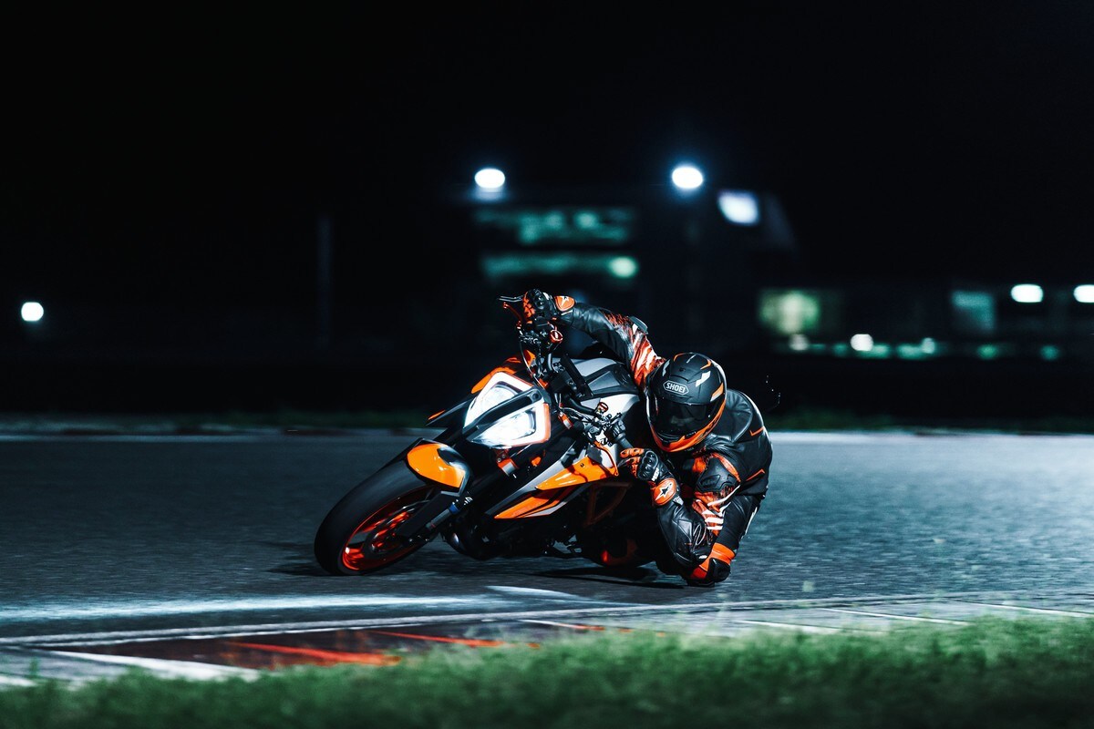KTM 1290 Super Duke R EVO: più cervello, stessi muscoli per la BESTIA